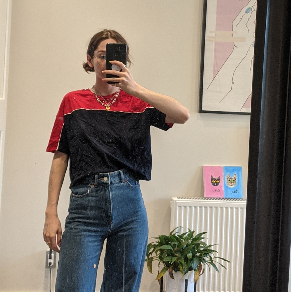 Red and blue cropped t-shirt
